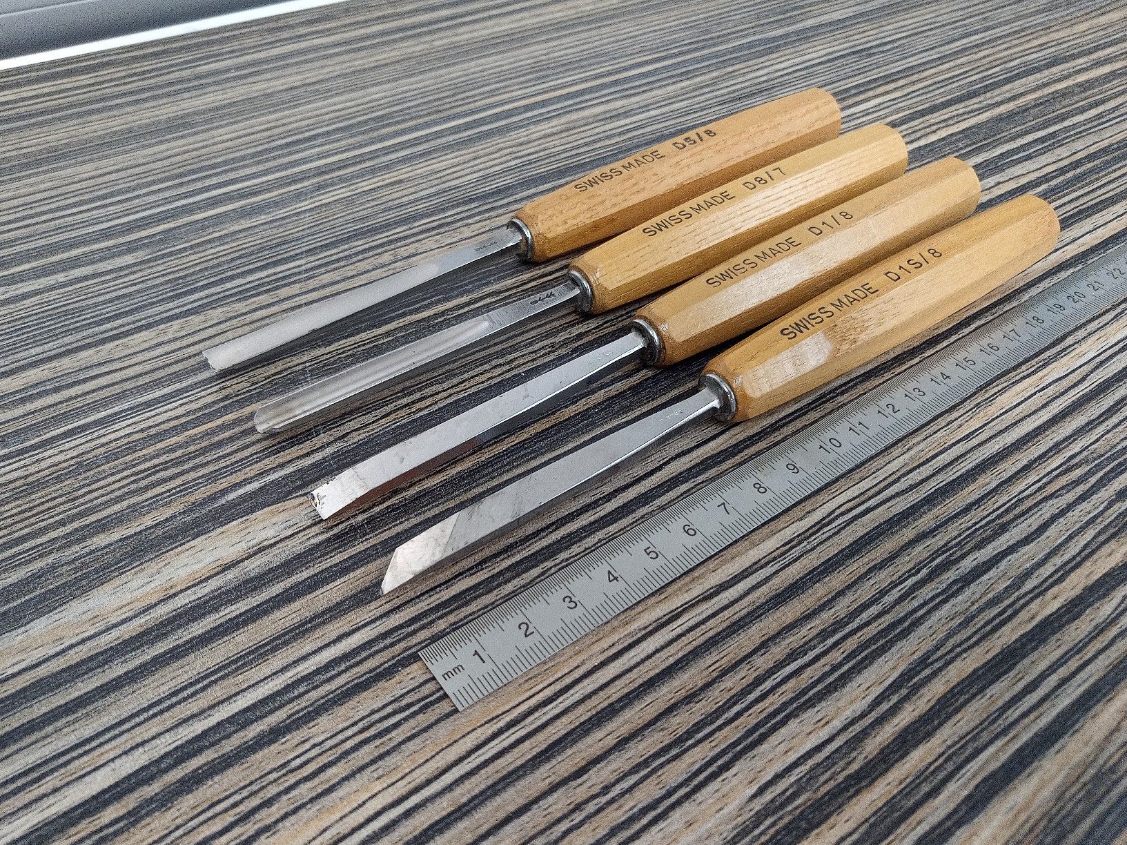 Tous les outils: 4x Stechbeitel / Schnitzwerkzeug swiss made – D'occasion à Reiden par Zofi-Brocki 1