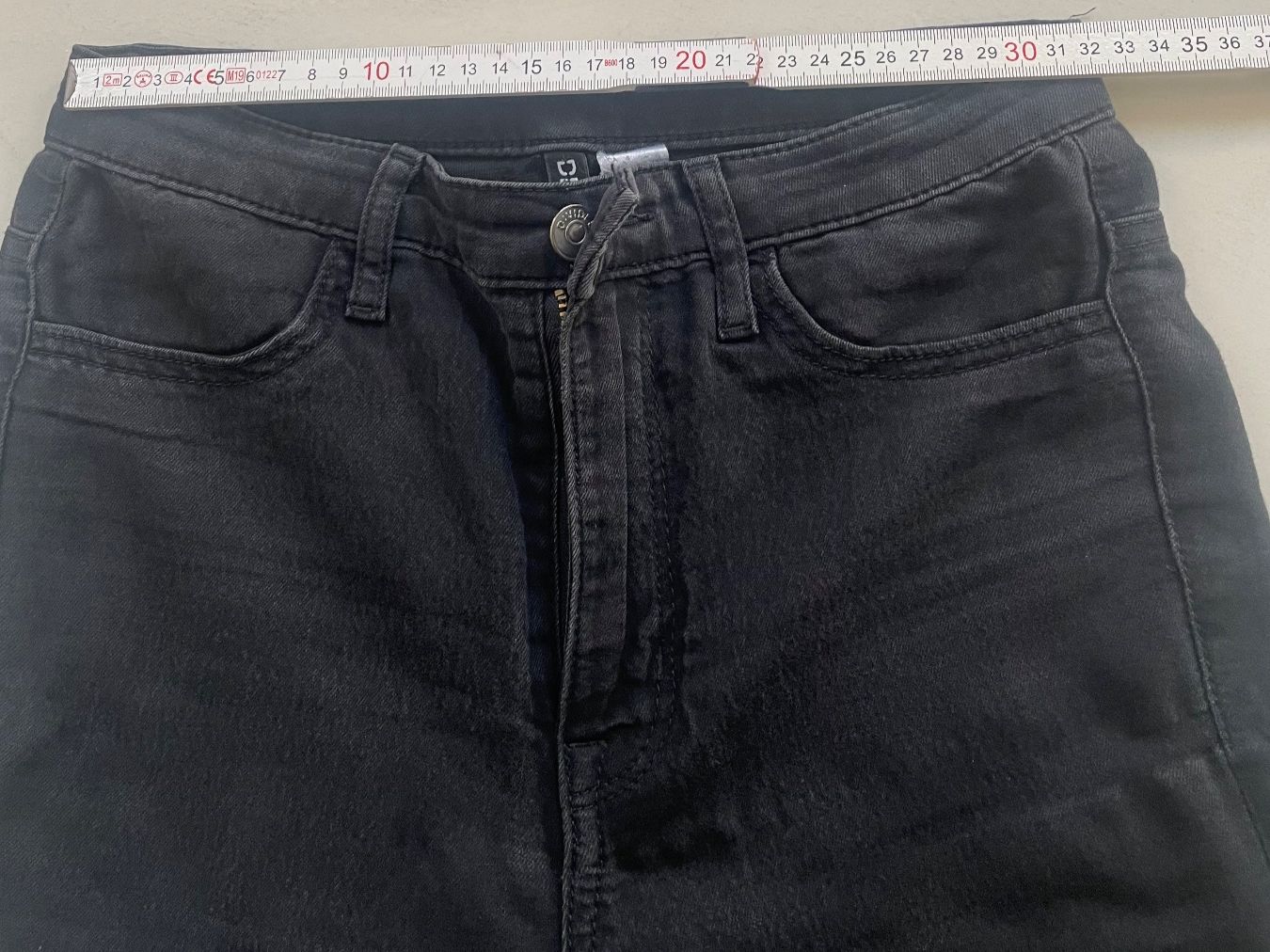 H&M Jeans: Jeans H&M Black Ab 1.- – D'occasion à Minusio par Pink222 2