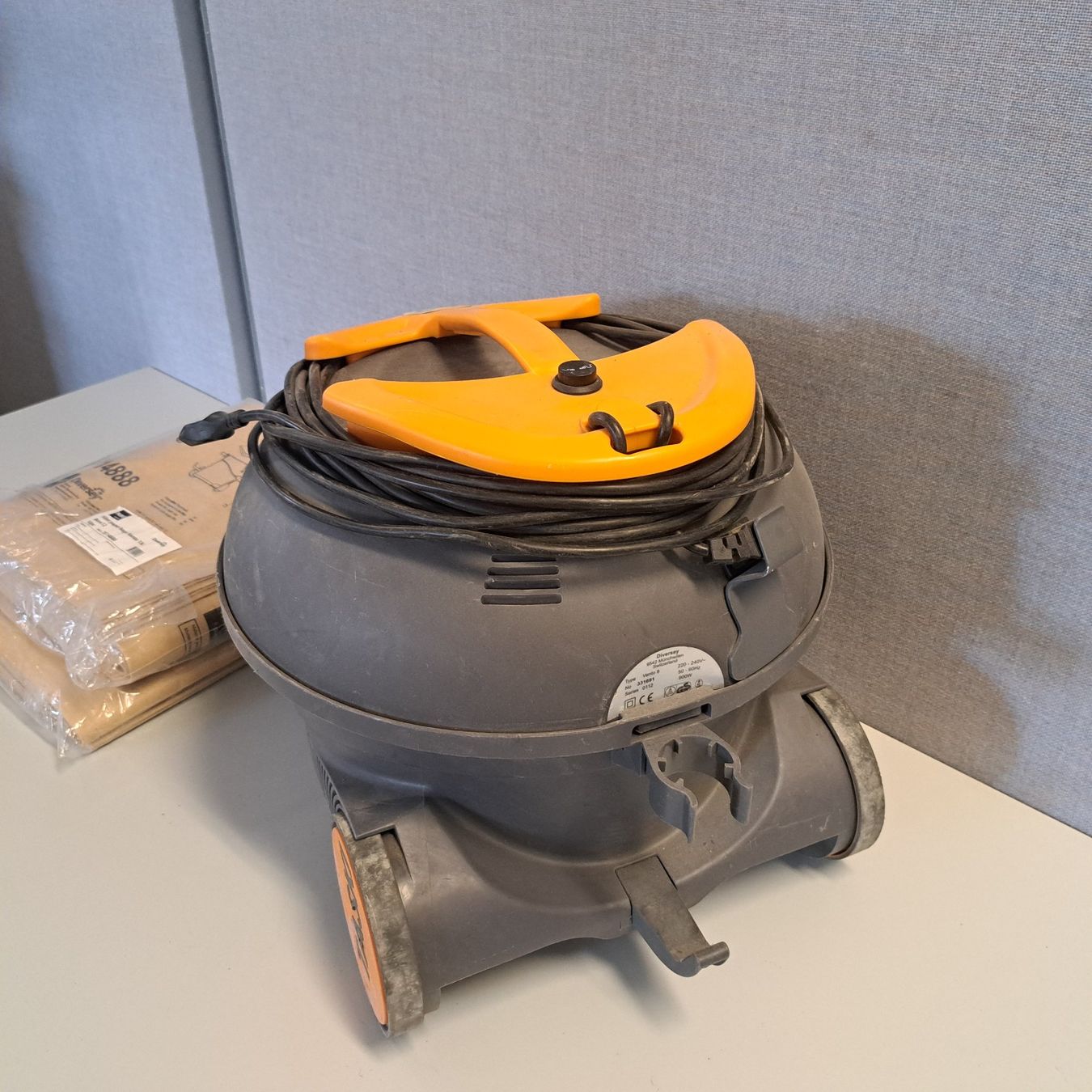 Staubsauger & Zubehör: Gebrauchter Taski Vento Staubsauger – Gebraucht aus Belp von deal-now 2