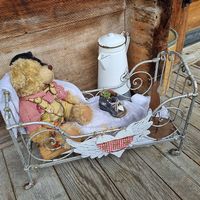 Antikes Puppenbett Hundebett
