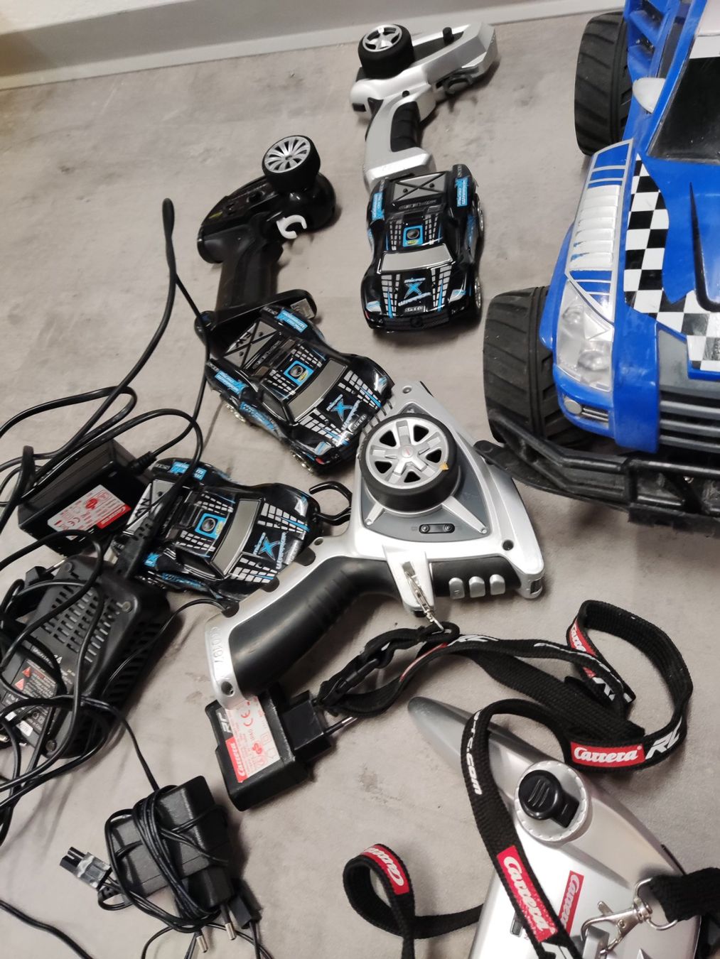Carrera RC Modellbau: Rc Carrera ferngesteuertes Auto set – Defekt aus Mörschwil von  3