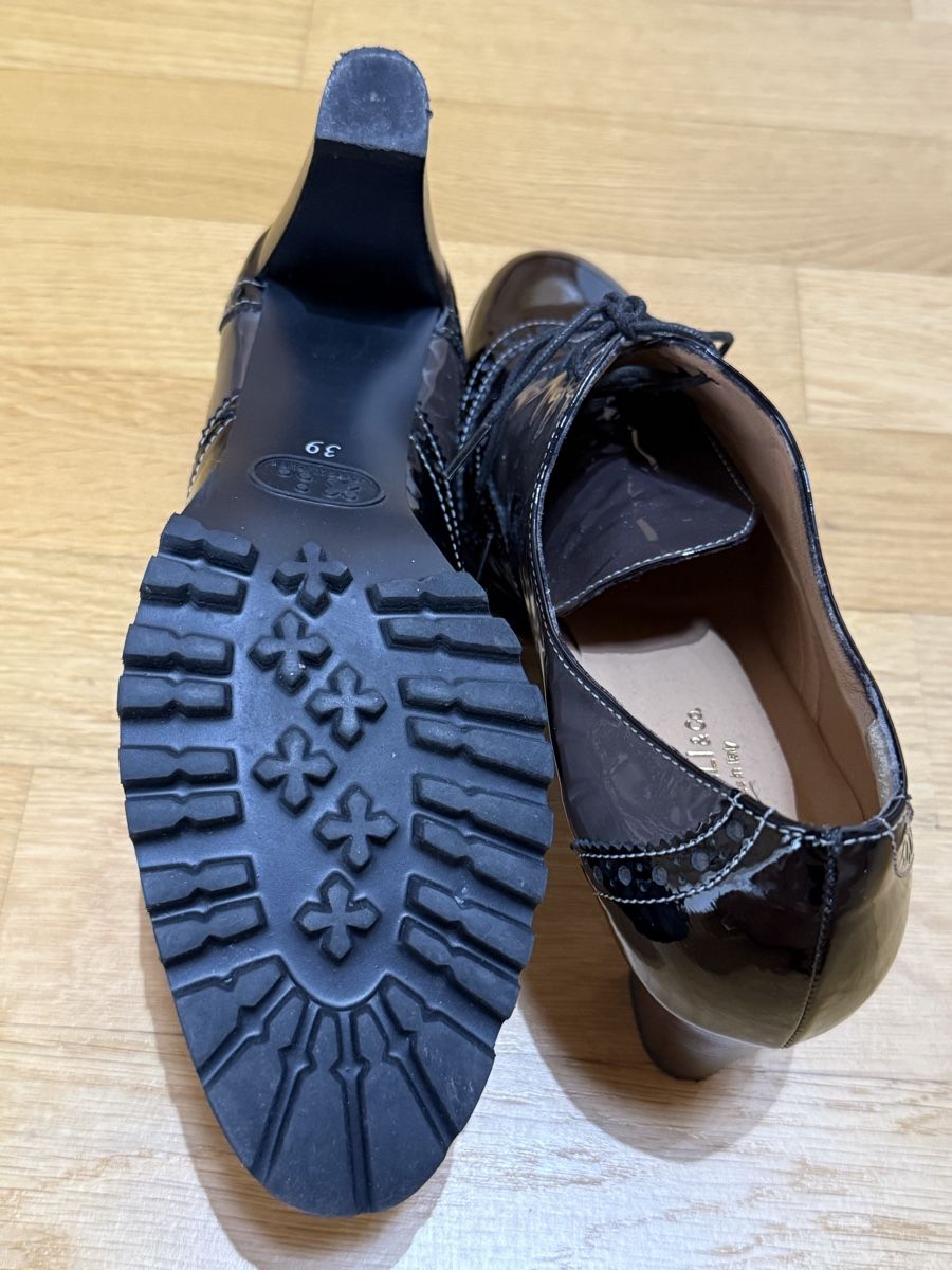 Chaussures femmes: Schuhe VITULLI & CO Lackleder Grösse 39 – D'occasion à Volketswil par Flamingo_66 4