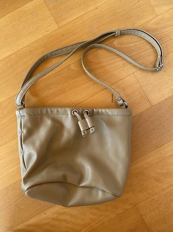 Borse da donna: Verschiedene Taschen Handtasche – Usato da Biel-Benken BL venduto da AngiSchaefer 1