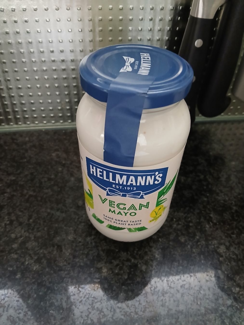 Lebensmittel & Spezialitäten: Hellmann's Vegan Mayo 12.3.27 – Neu und originalverpackt aus Fislisbach von Quirlig07