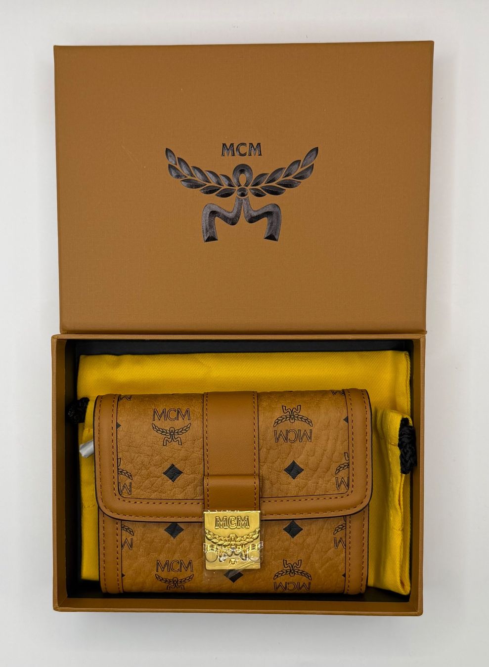 Mcm Portamonete: MCM TRACY SMALL WALLET - GELDBÖRSE - COGNAC – Nuovo e nell'imballaggio originale da Oberaach venduto da Dandy2021 4