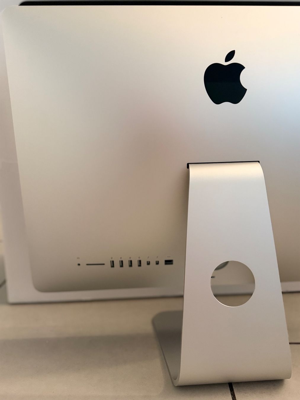 Apple PC: IMac 21.5 – Usato da Zürich venduto da urspra 1