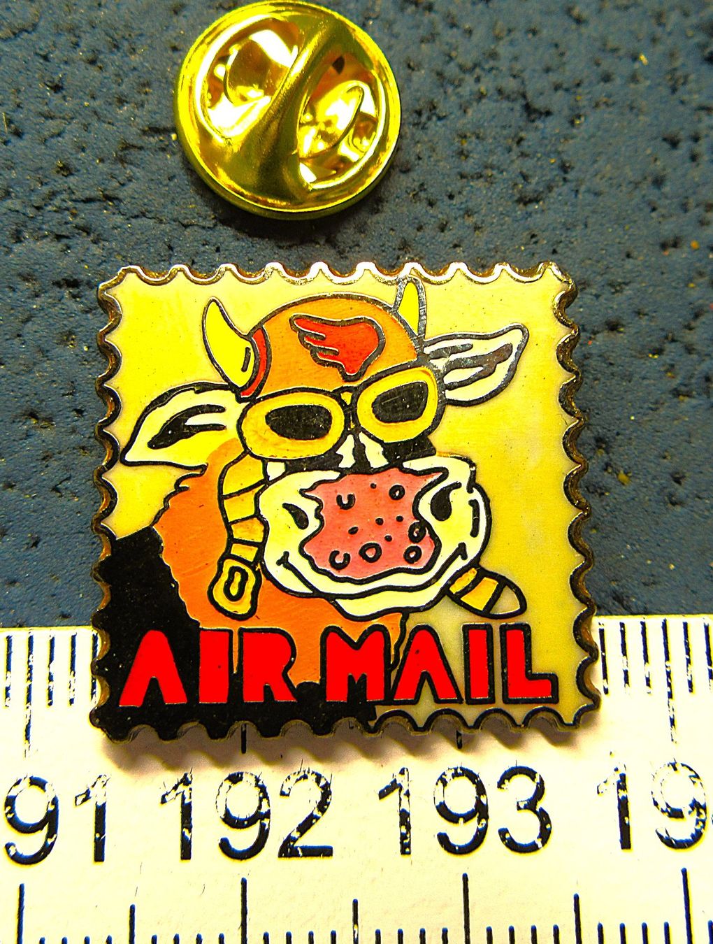 Swiss Plaketten & Abzeichen: KUH AIR MAIL PIN ENAMEL – Gebraucht aus Ettingen von Hausi4711