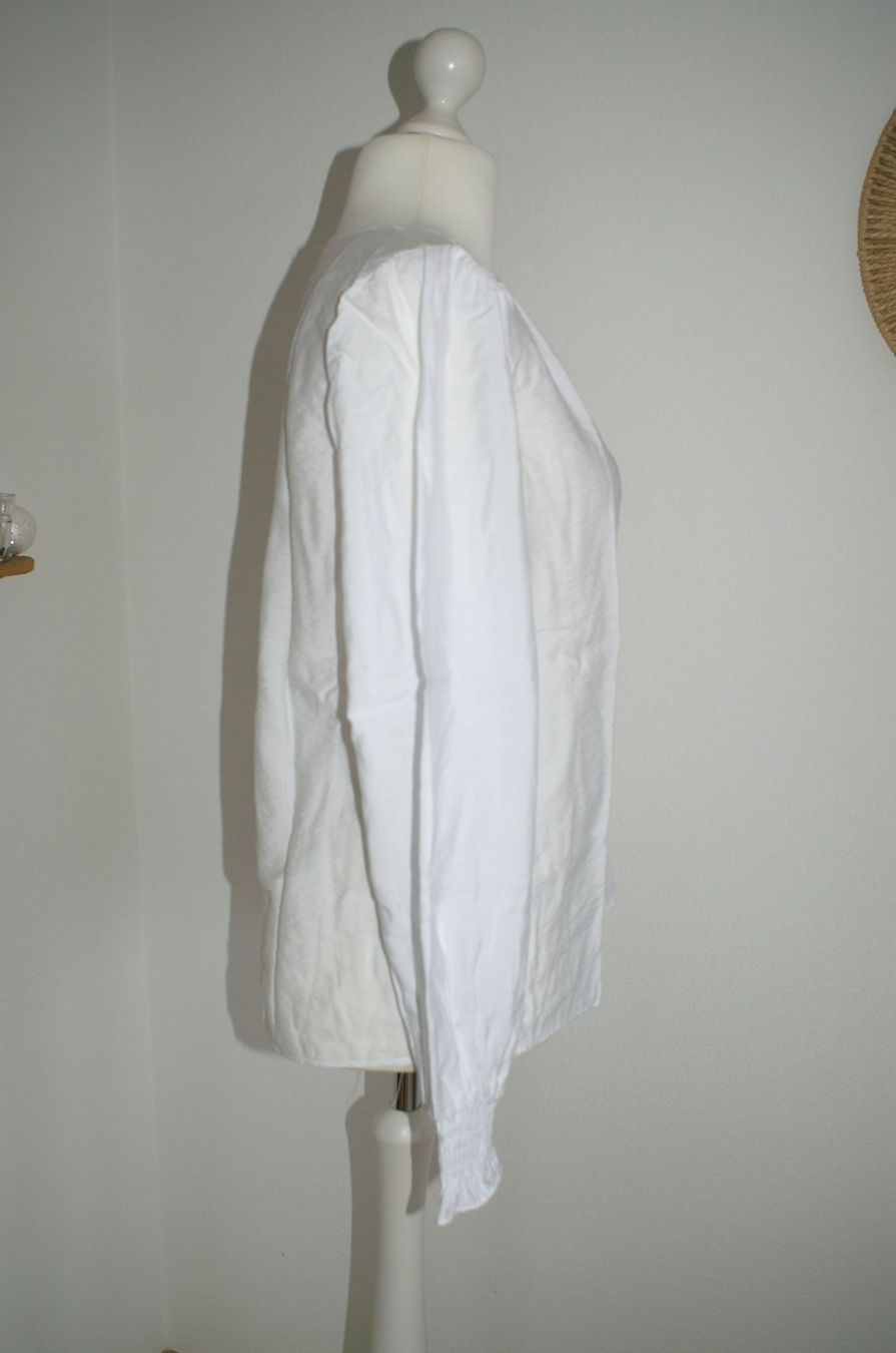 Blusen: lässige schlichte Bluse, langarm, Gr. 36/38, in offwhite – Gebraucht aus Grüt (Gossau ZH) von o-nyx 4