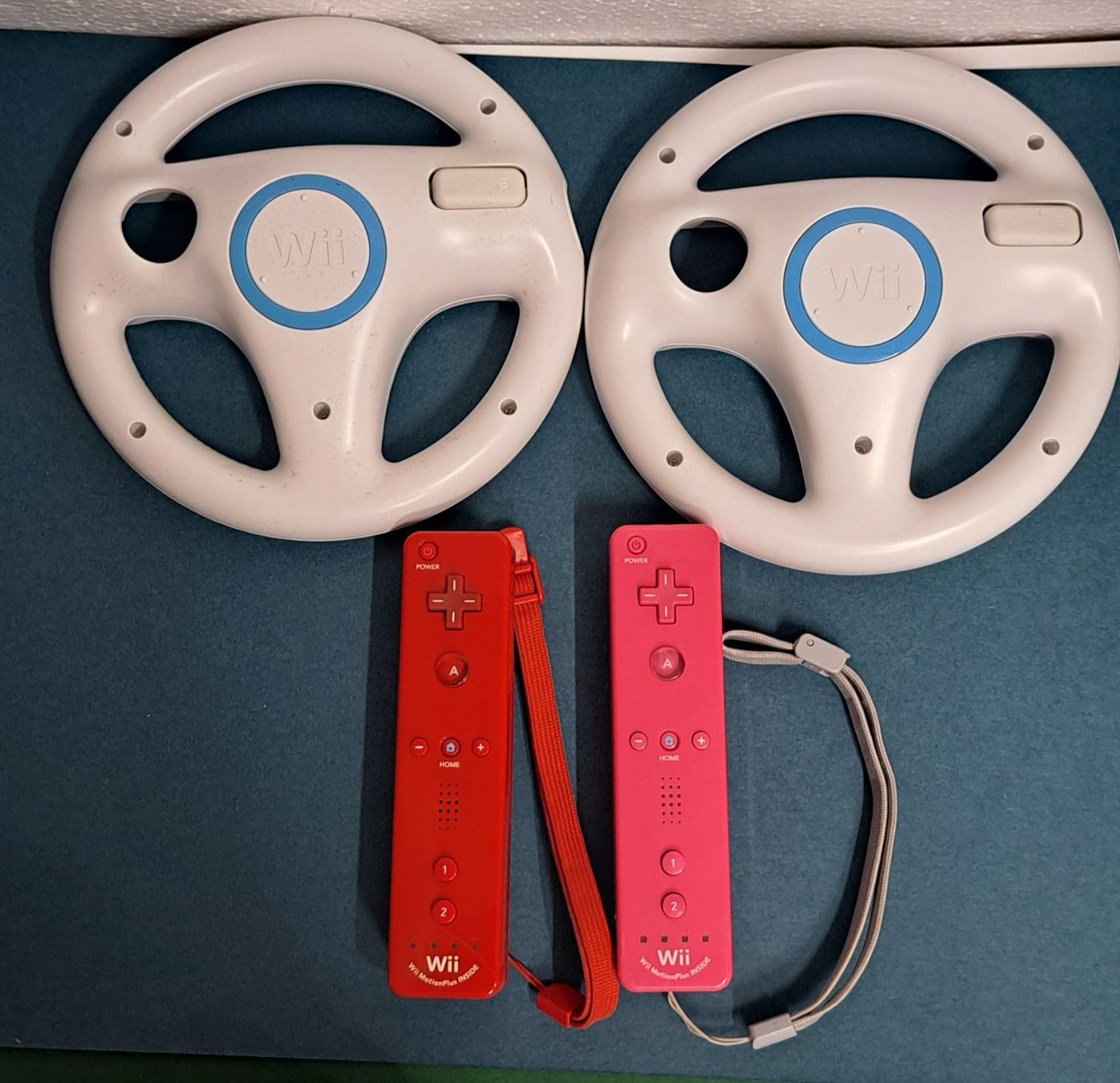 Nintendo Controller: Nintendo Wii 2x Controller und Lenkrad 2x – Gebraucht aus Biel/Bienne von Sasha4u