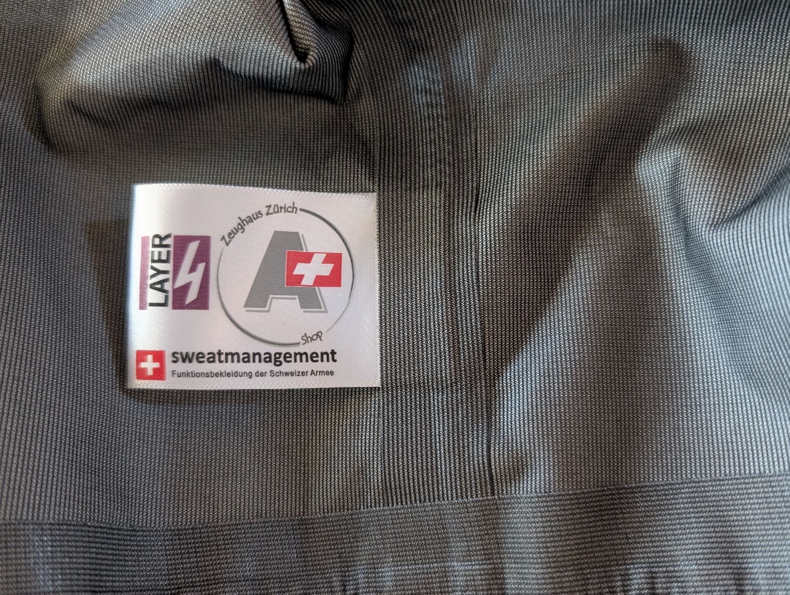 Giacche: Armee Witterungsschutzjacke Typ Goretex – Nuovo (secondo la descrizione) da Lengnau AG venduto da angelaheinz 2