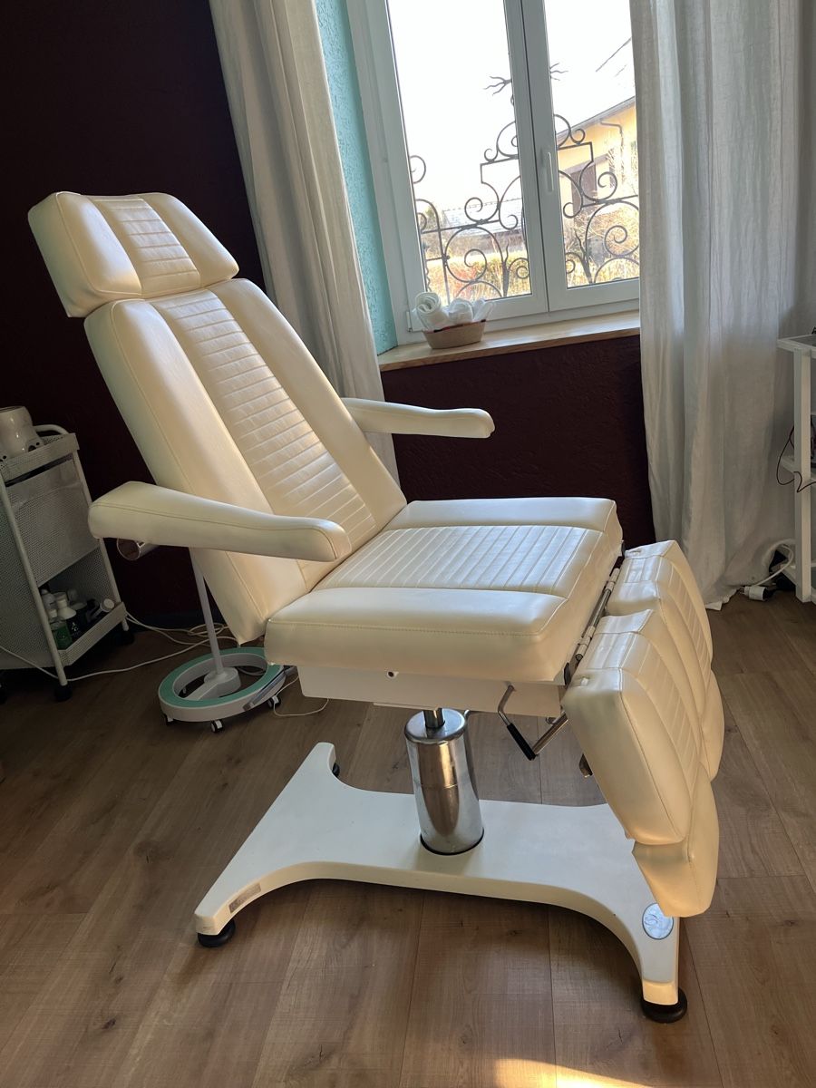 Lettini & sedie per cosmetici: Table de soins Silhouet-Tone – Usato da Chézard-St-Martin venduto da YuryAndrea