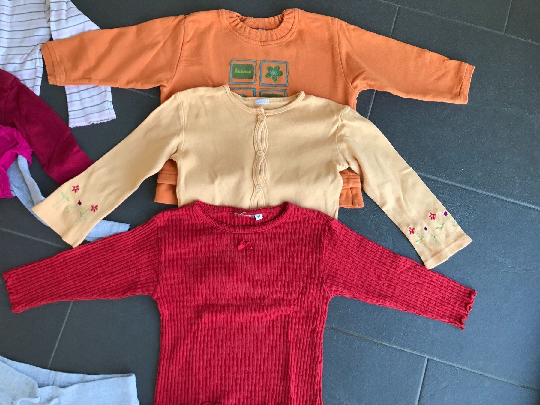 Lotti & Set di vestiti: Kleiderset Kleiderpaket Gr. 92 – Usato da Erlinsbach SO venduto da Elso72 2