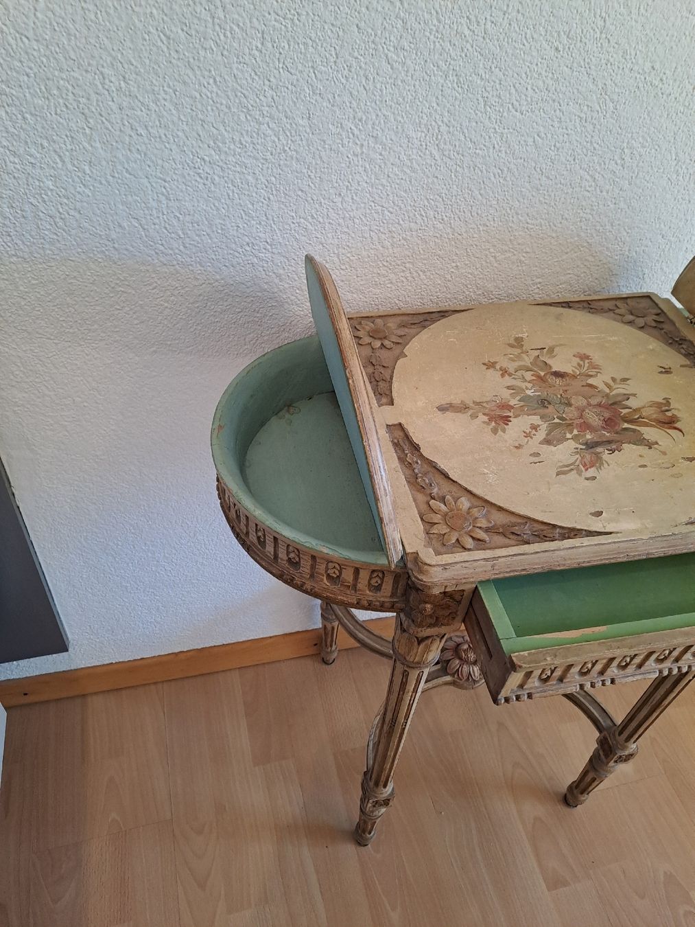 Tavoli: Antiker Beistelltisch / Nähtisch mit Schublade – Usato da Gondiswil venduto da Antiquitas... 3