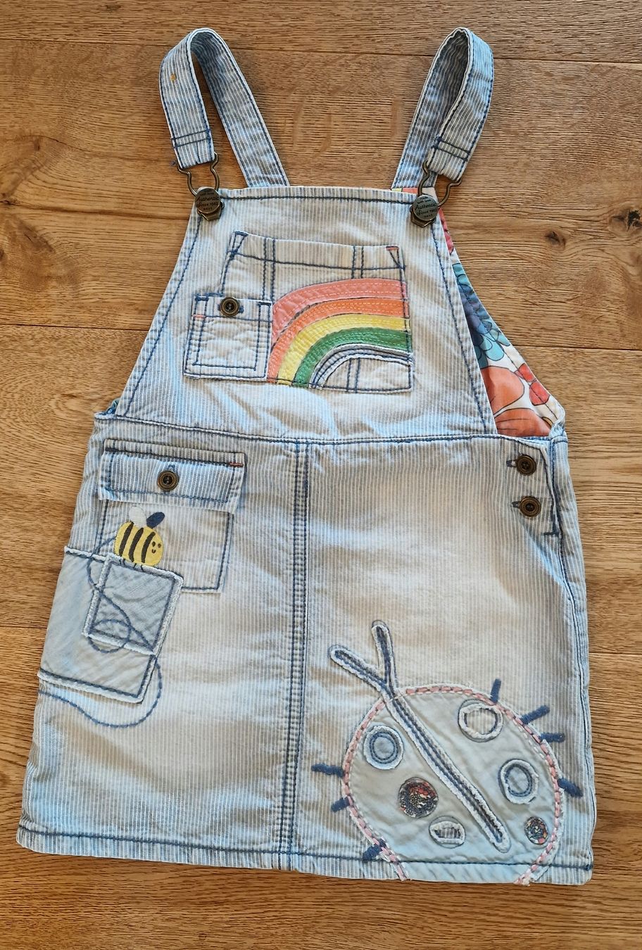Next Vestiti & Gonne: Next Mädchen Denim Rainbow & Bunny Dungaree Kleid 98 – Usato da Emmenbrücke venduto da Nadmorebiti