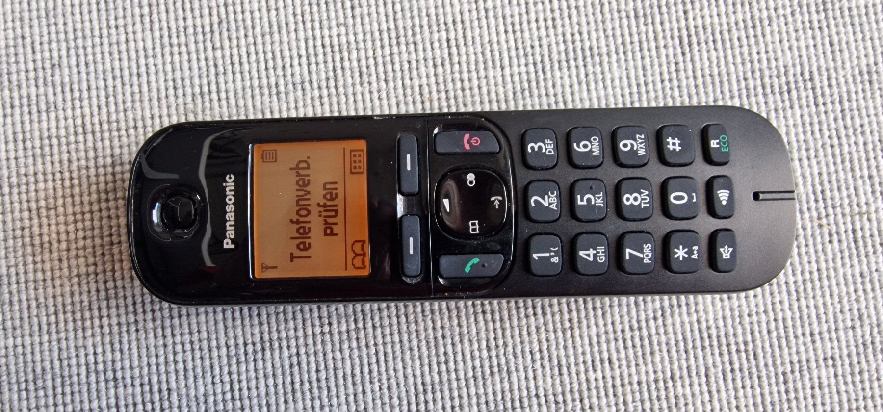 Panasonic Telefone: Panasonic DECT Basisstation mit 2 Funktelefonen (C220SL) – Gebraucht aus Fehraltorf von Hew 1