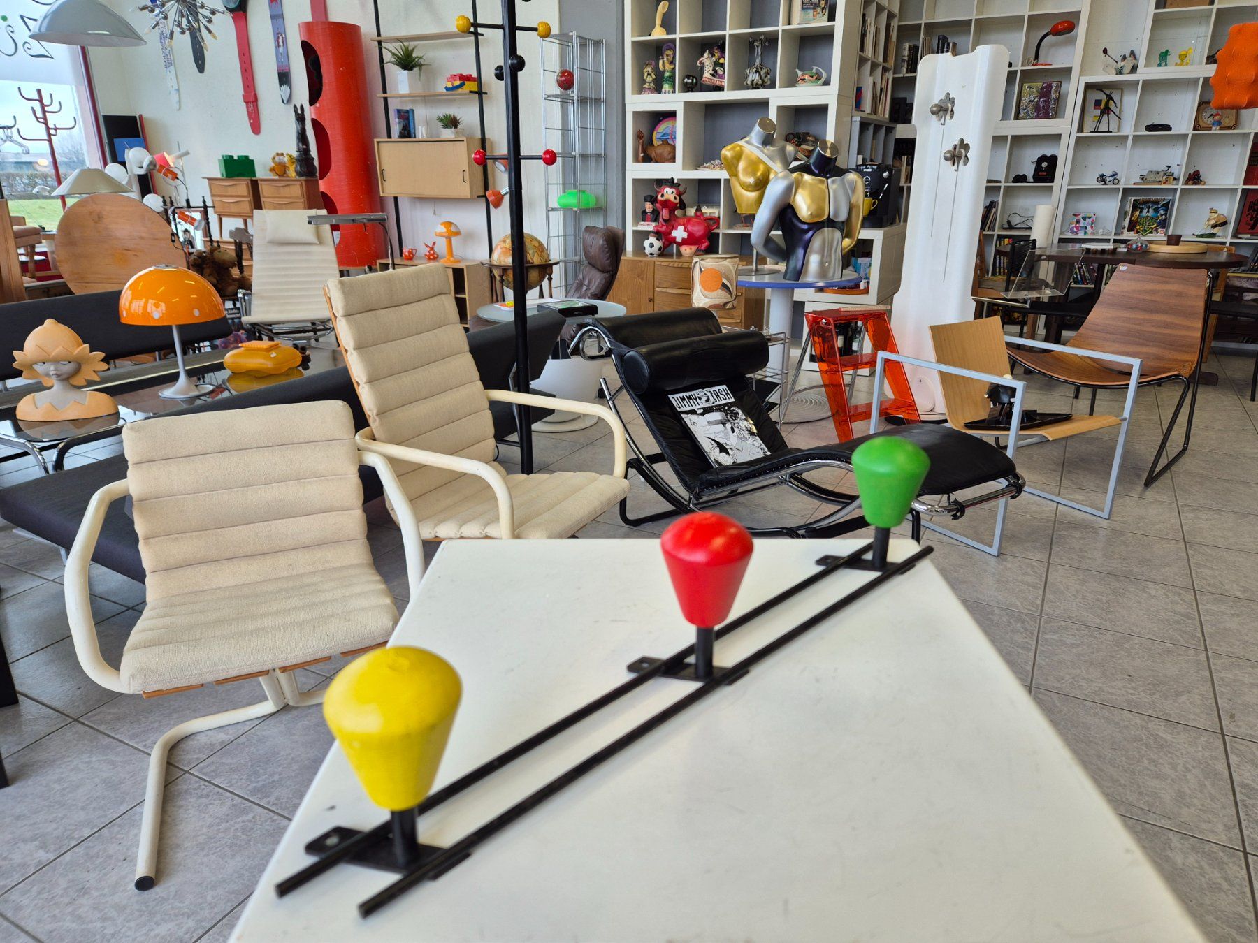 Guardaroba: 1950 Wall Coat-Rack, Wandgarderobe Design Garderobe – Usato da Nottwil venduto da Wondewa-Shop 8