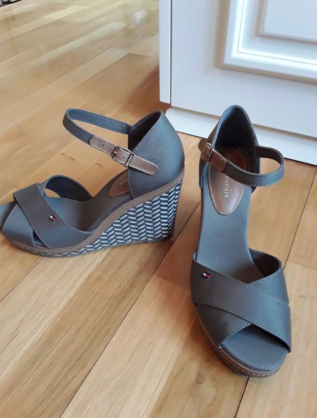 Tommy Hilfiger Scarpe da donna: Tommy hilfiger sandalen gr.39 – Usato da Schöfflisdorf venduto da Bling_it_on