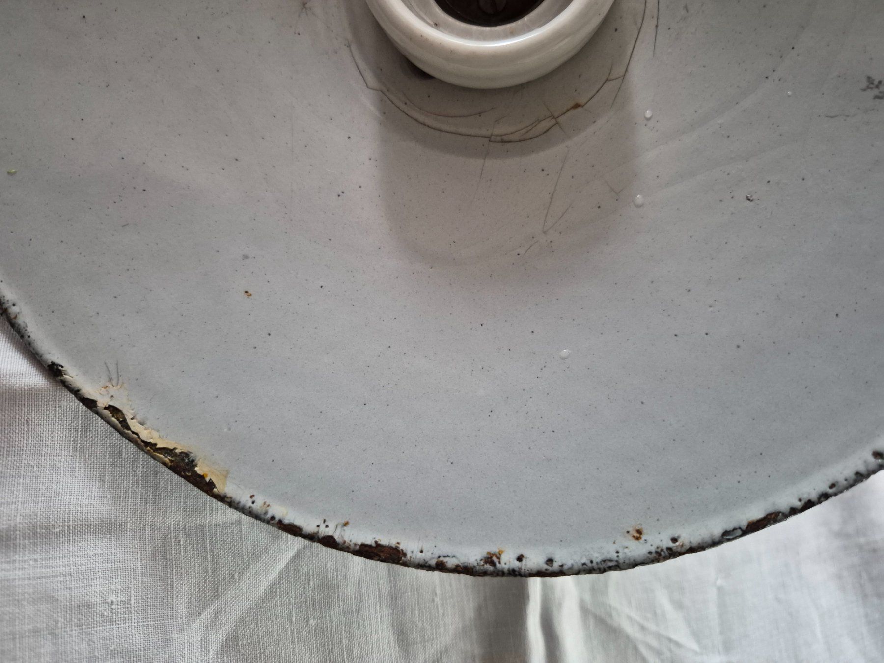 Lampade: Lampe ancienne en métal émaillé – Usato da charmoille venduto da mir_my9f 5