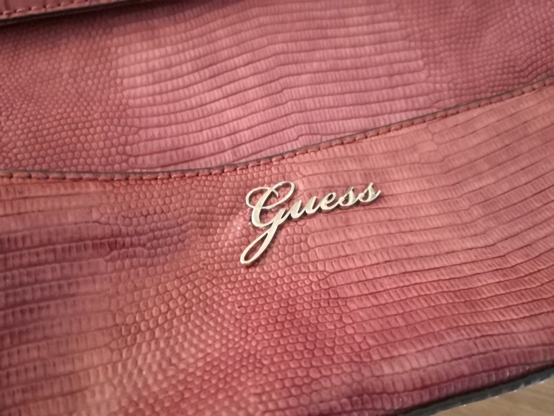 Guess Borse da donna: Schöne Handtasche von Guess, neuwertig – Nuovo (secondo la descrizione) da Zuzwil SG venduto da alsacia 6