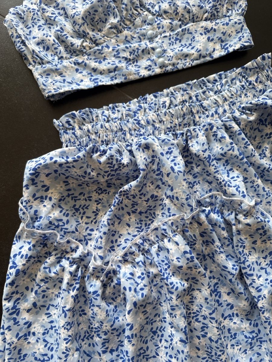 Shein Lots de vêtements: Zweiteiler Top und Rock Blumenmuster Grösse 34 – Neuf (Voir description) à Bilten par and_6hjn 2