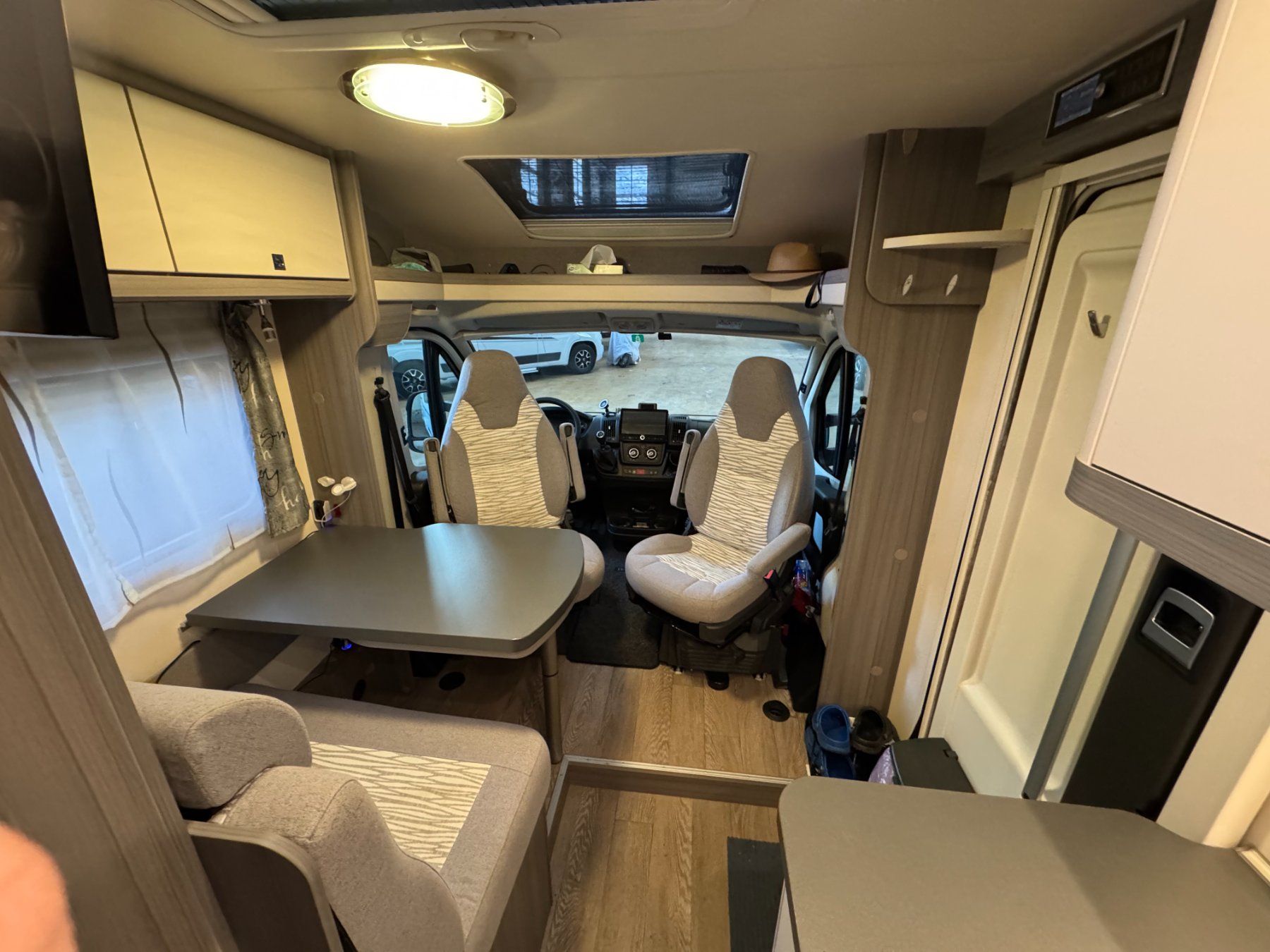 Hobby Veicoli da campeggio: Hobby Optima OnTour Edition mit vielen Extras – Usato da Bürglen UR venduto da PRINTCORE 7