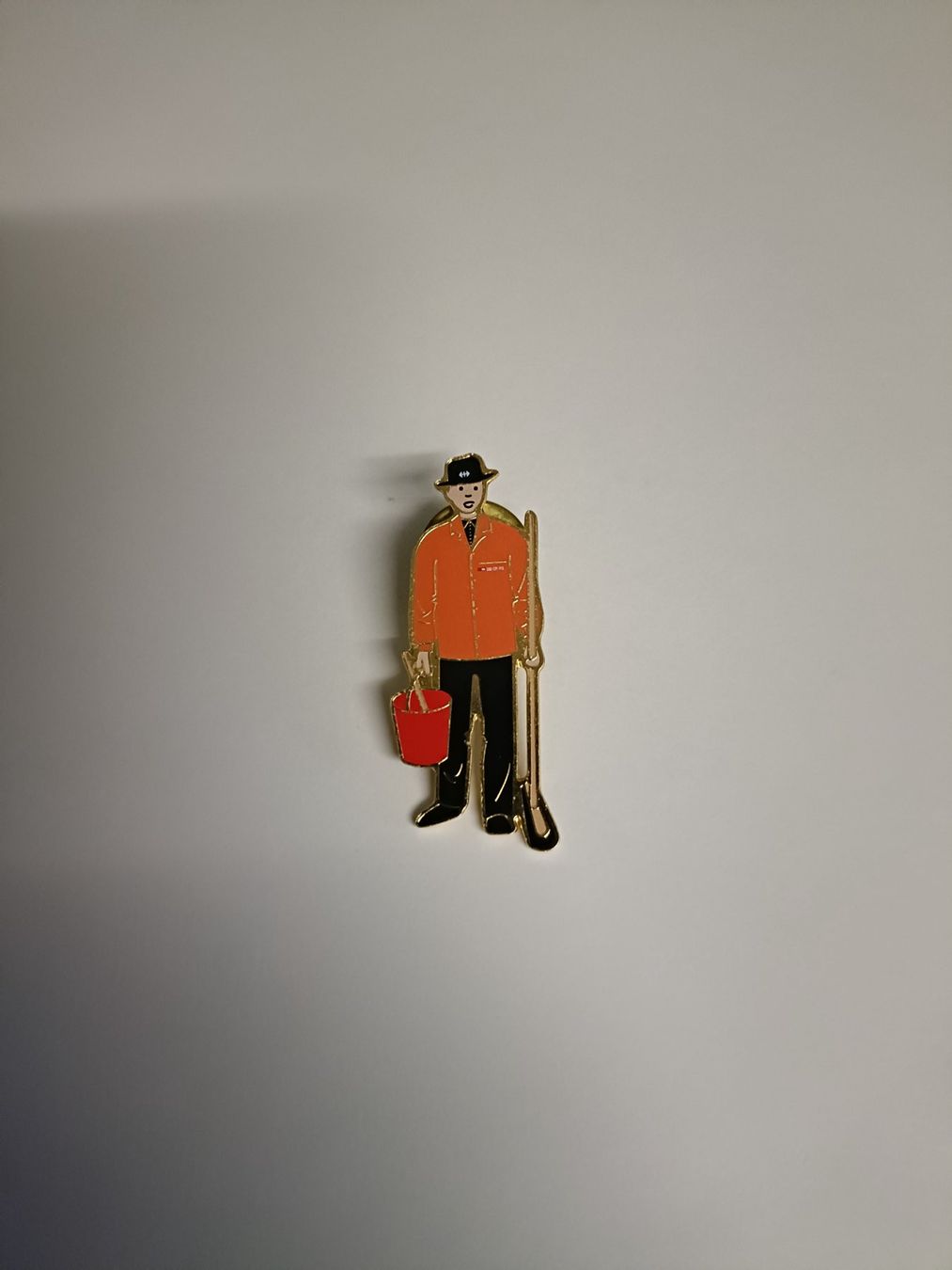 SBB/CFF/FFS Placchette & Badge: Pin SBB Reinigungsfachmann – Usato da Köniz venduto da Gamecollect