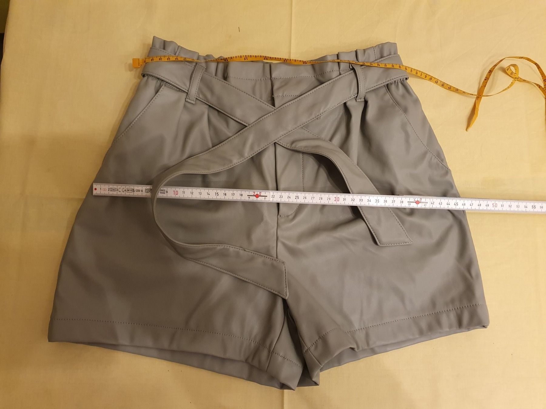 Hosen: Shorts Amisu Gr.40 Lederimitat – Gebraucht aus Kloten von Hektor44