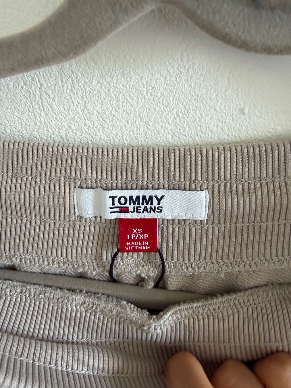 Tommy Hilfiger Pantaloni: Tommy Hilfiger Brown shorts – Usato da Winterthur venduto da 200_g8ht 2