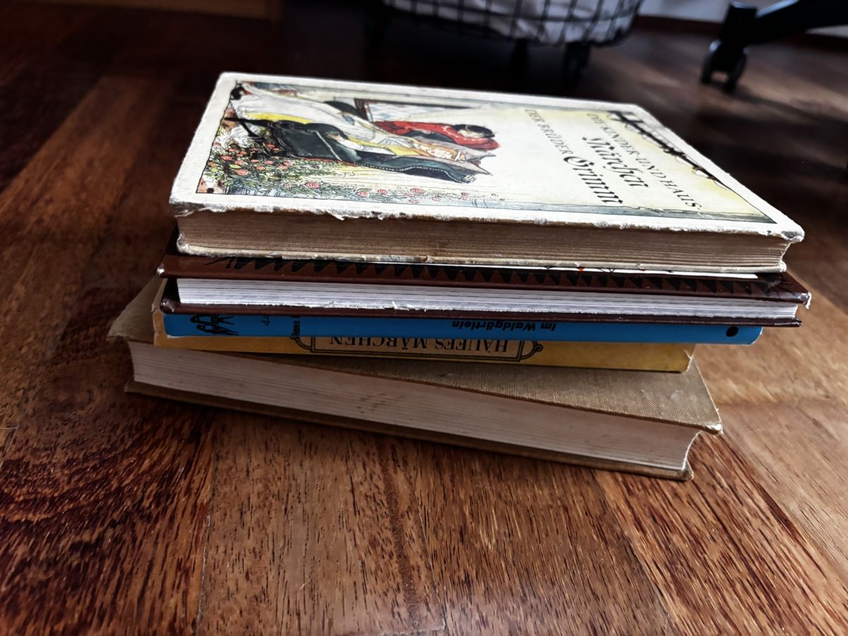 Libri: 5 alte Märchenbücher – Usato da Amriswil venduto da Ka_Sc 3