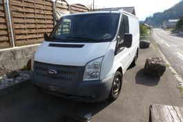 Ford Transit mit Motorschaden
