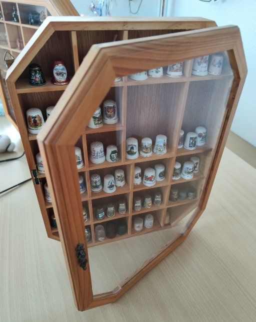 Tutte le decorazioni: Setzkasten mit Fingerhüten – Nuovo (secondo la descrizione) da Hunzenschwil venduto da MuellerAarau 2