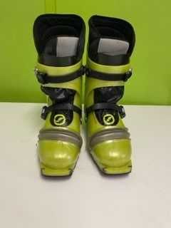 Scarpe da uomo: Chaussures de randonnée ancienne – Usato da Vuarmarens venduto da Leonchuv