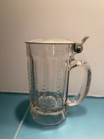 Bierhumpen aus Glas mit Metall-Deckel, alt