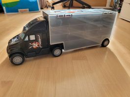 Schwarzer Spielzeug-LKW
