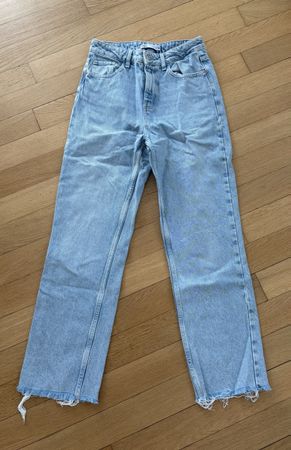 Jeans von Zara, Grösse 36, unten ausgefranst