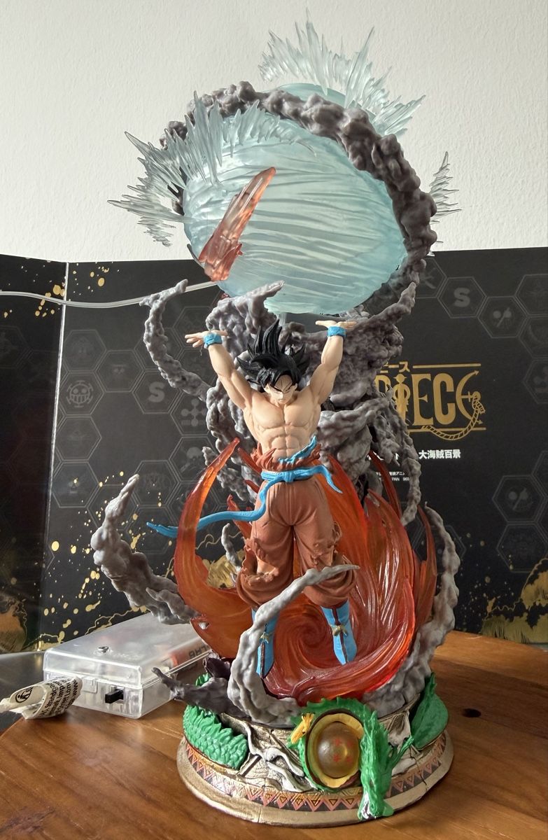 Statuette: Goku statua Dragon Ball Z con luci – Usato da S. Pietro venduto da fil_yhb9 5