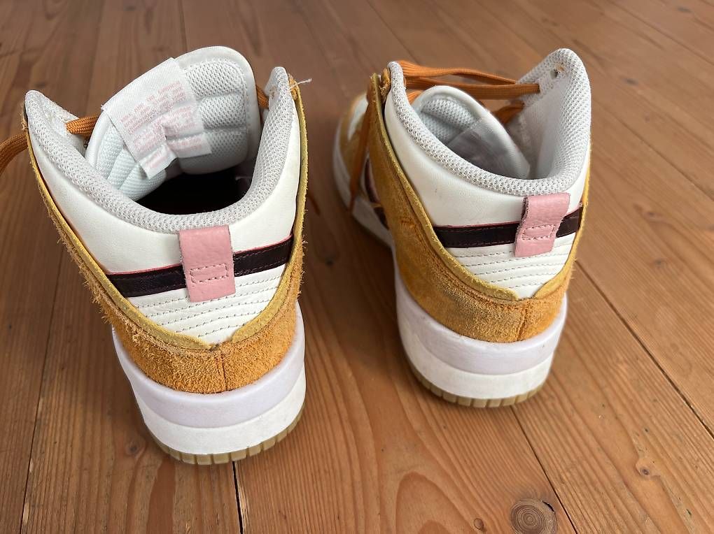 Scarpe da donna: Nike Dunk High Rebel Rush Maroon Sunset, Gr. 37.5 – Usato da Ebertswil venduto da vvu 2