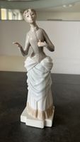 Lladro Nao sculpture femme en porcelaine émaillée