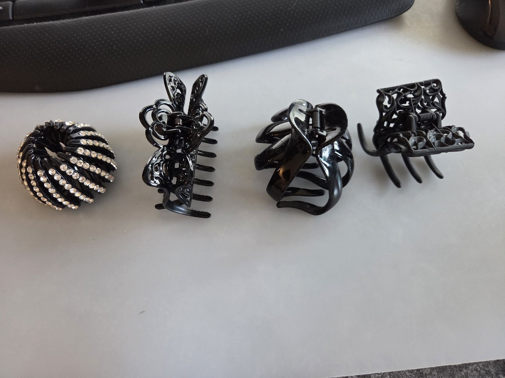 Accessoires pour cheveux: 4 Haarspangen – D'occasion à Lostorf par _Venus_