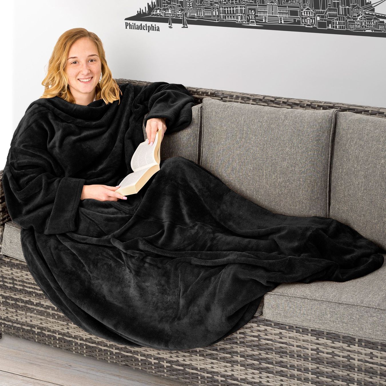 Coperte: Kuscheldecke mit Ärmeln – Nuovo (secondo la descrizione) da Murten venduto da Roland.Kemmer.AG 1