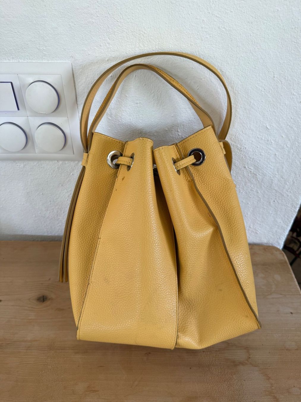 Zara Borse da donna: Sac à main boule jaune ZARA – Usato da Prez-vers-Siviriez venduto da mar_n29z 1