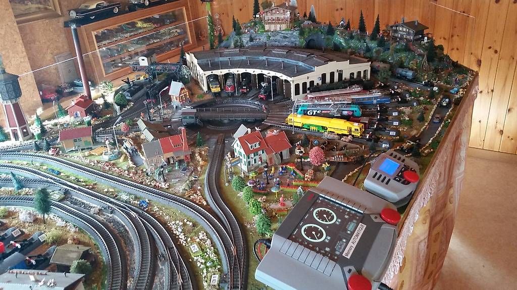 Modellini di ferrovie: Maquette de train Märklin Prix à discuté – Nuovo e nell'imballaggio originale da  venduto da  2