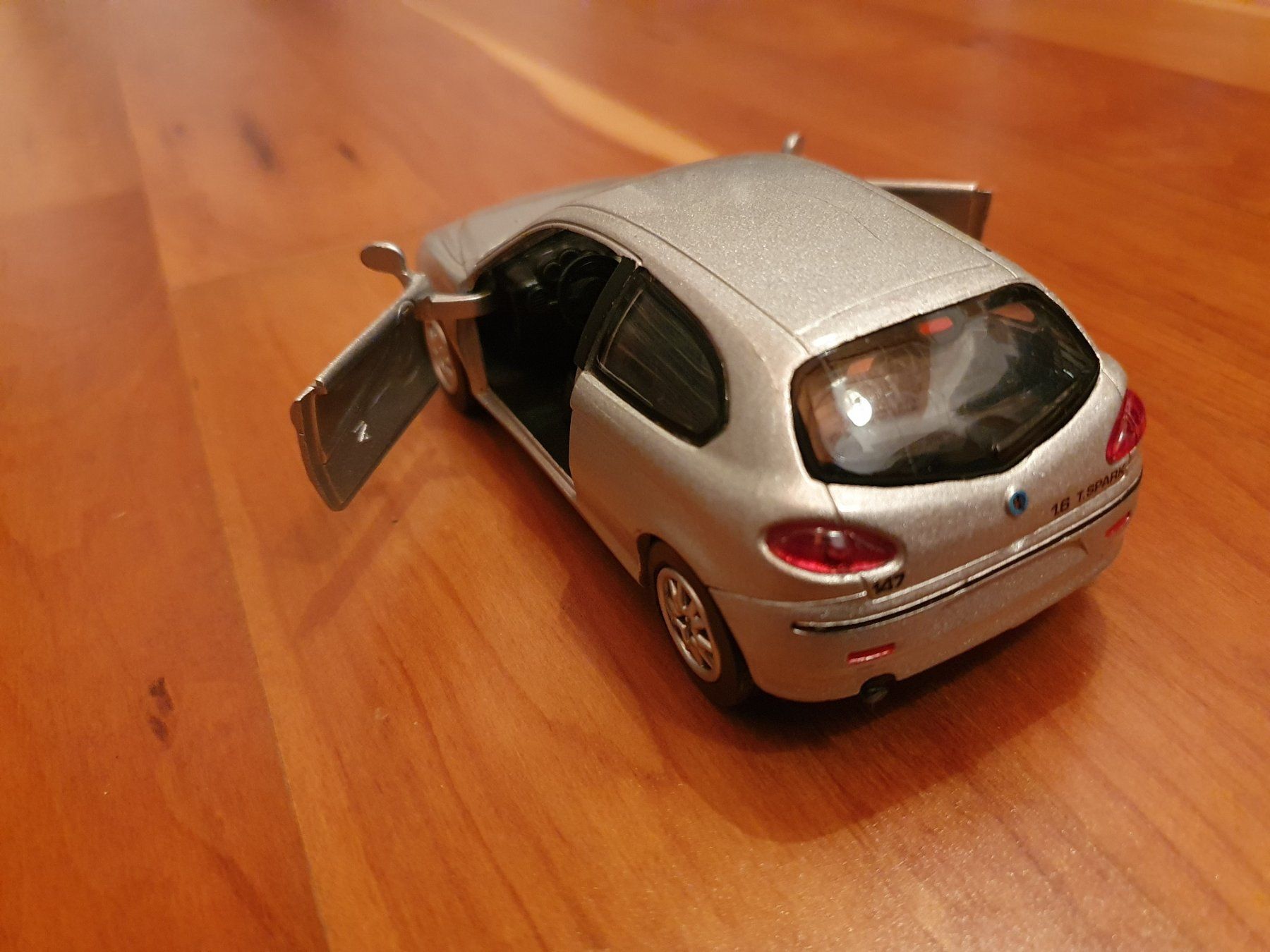 Alfa Romeo Modellini d'auto: Alfa 147 Massstab 1:32 – Usato da Triesen venduto da platzproblem1 4