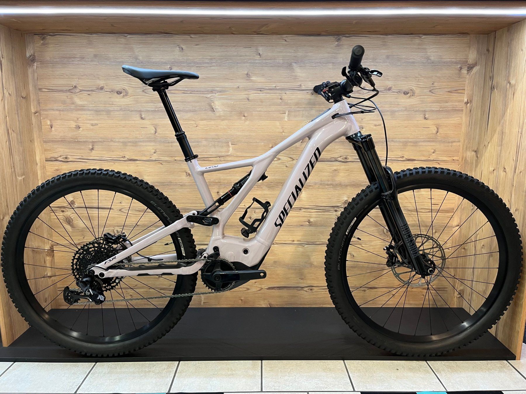 Specialized Velos: SPECIALIZED Turbo Levo Alloy Taille L  3'500.- au lieu 5'999 – Neu und originalverpackt aus Orbe von Wanner-Cycles