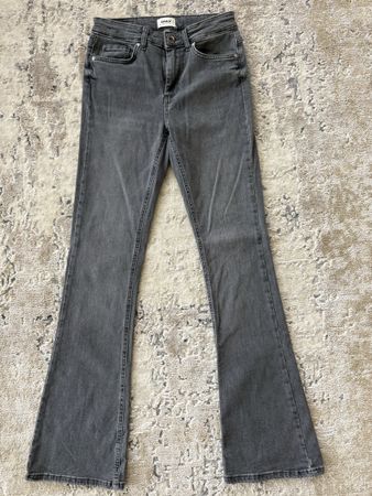Bootcut Damenjeans in Grau