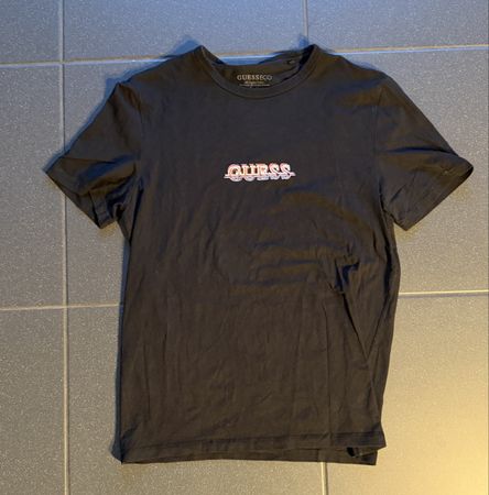 Schwarzes Guess T-Shirt, Grösse S- Top Zustand!