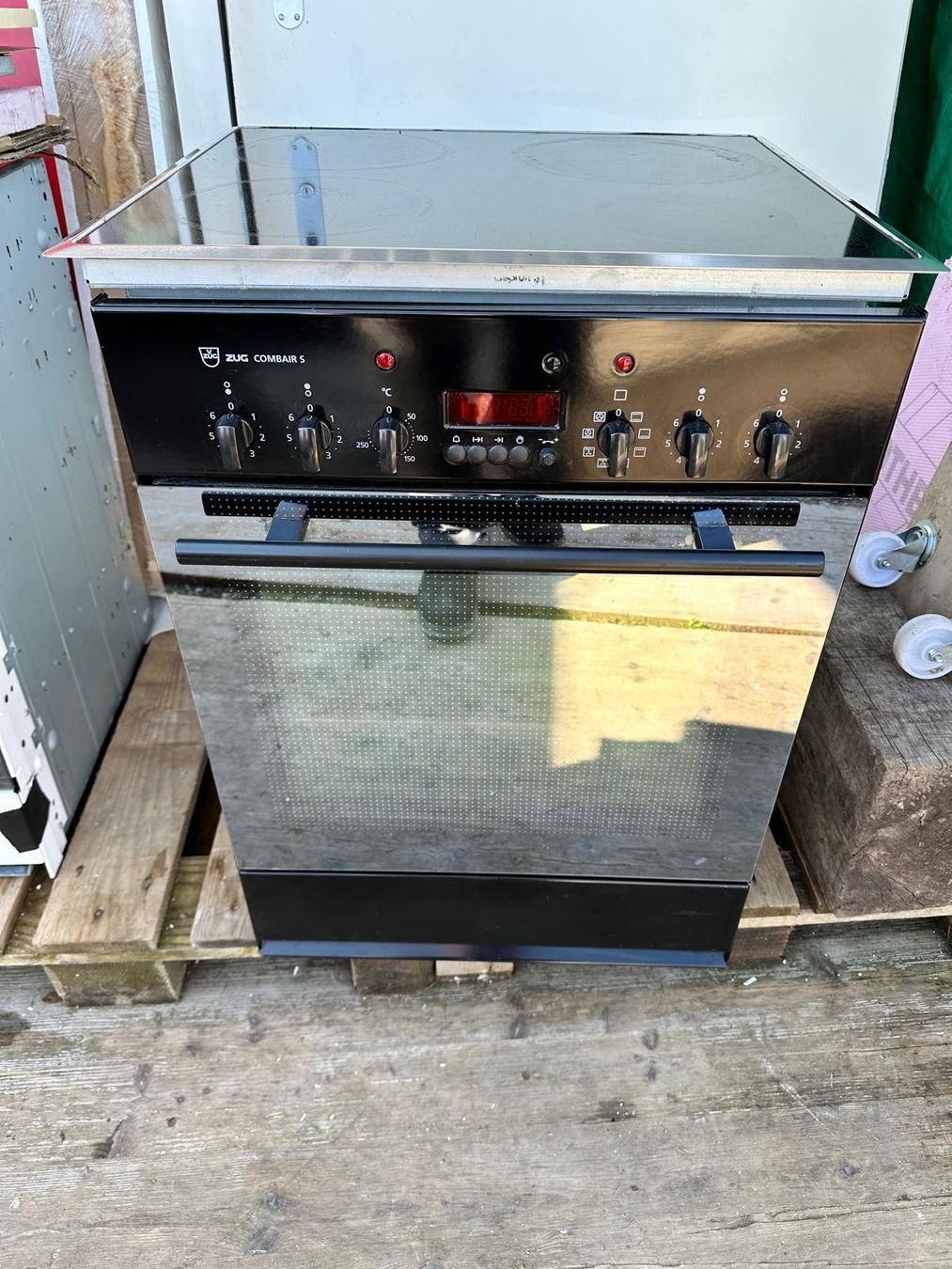 V-Zug Fours: Backofen mit Glaskeramik – D'occasion à Spreitenbach par Space_X 4
