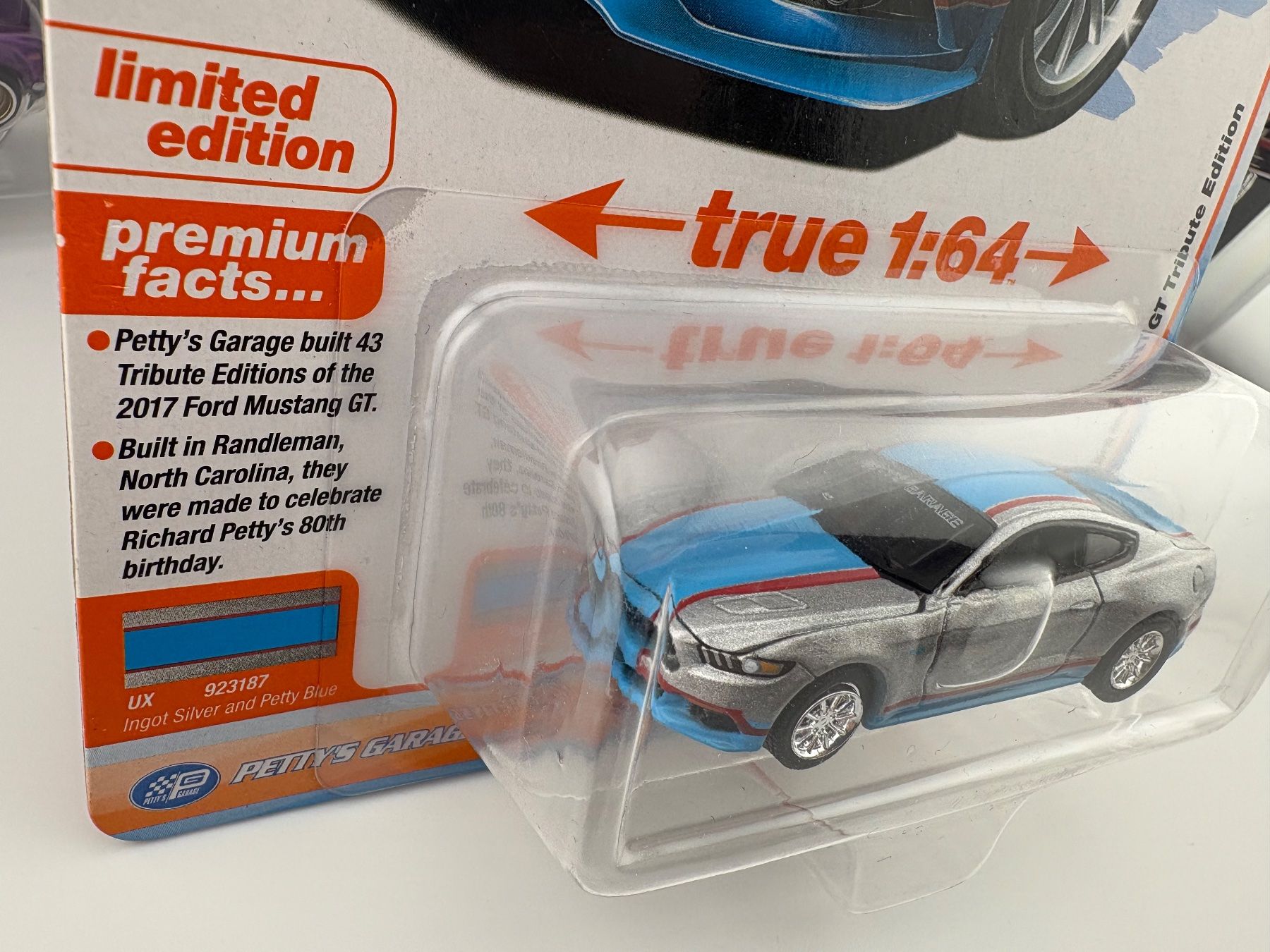 Hot Wheels Modellini d'auto: auto world 2017 Ford Mustang GT Tribute Edition – Nuovo e nell'imballaggio originale da Flawil venduto da HeisseReifen 2