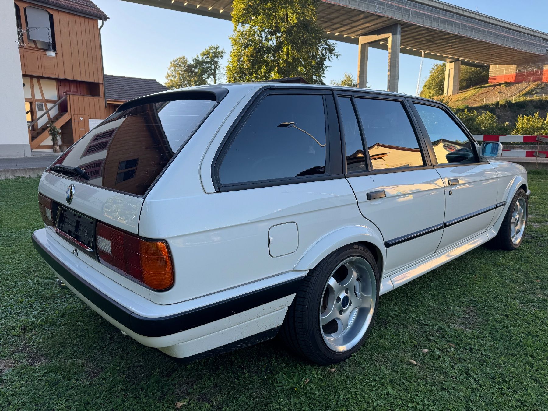 BMW Automobili: BMW 325iX Touring E30 Handschalter 170PS "Emmenegger" – Usato da Andelfingen venduto da werkstatt01 4