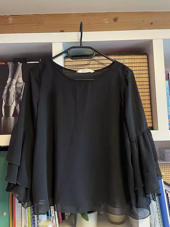 Pullover & Sweatshirts: Pull élégant noir – Gebraucht aus Fontainemelon von rap_r9tk